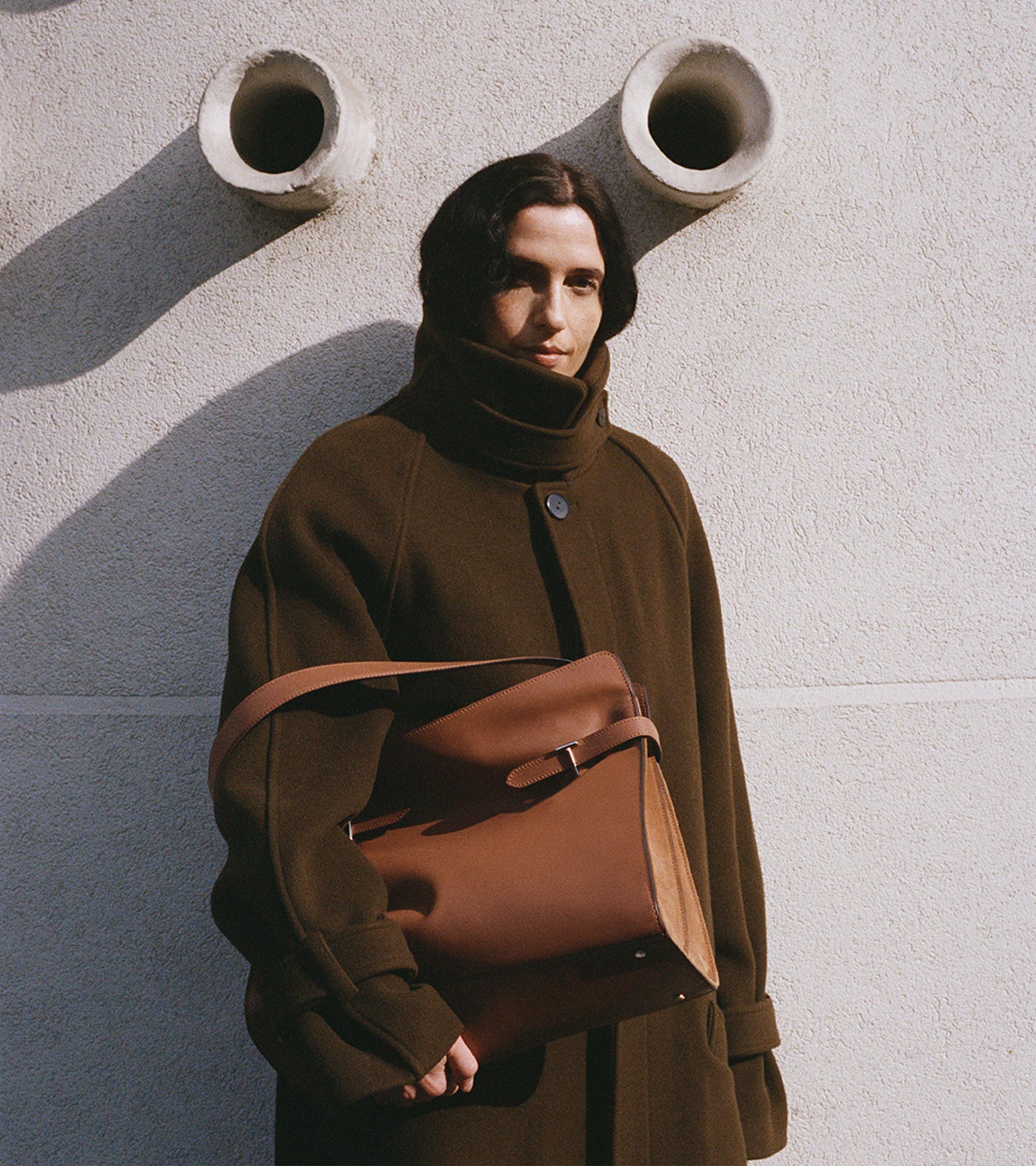 Sac porté épaule modèle maxi Emie en cuir lisse et nubuck