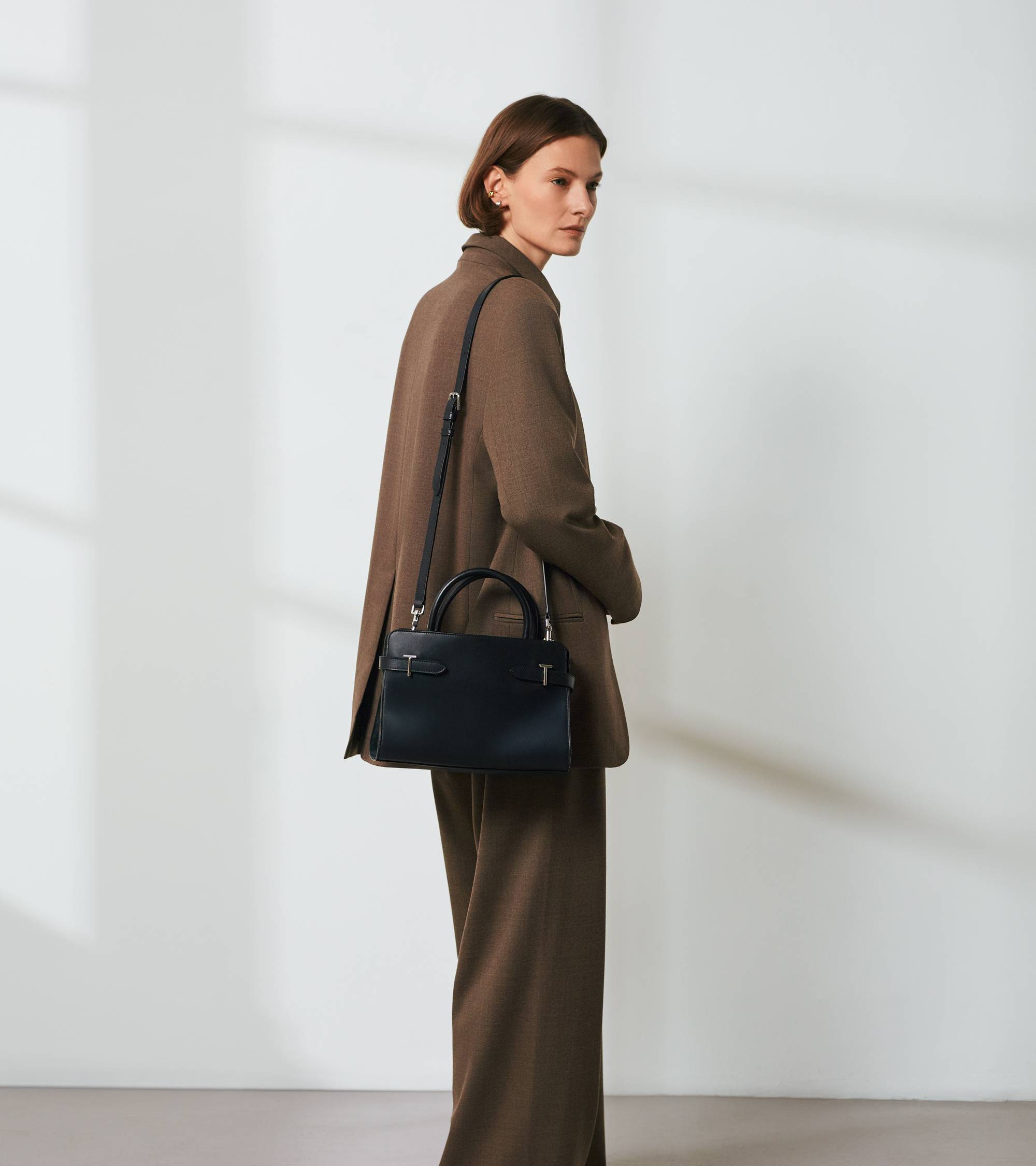 Bolso mediano modelo Emie de piel granulada y nobuk