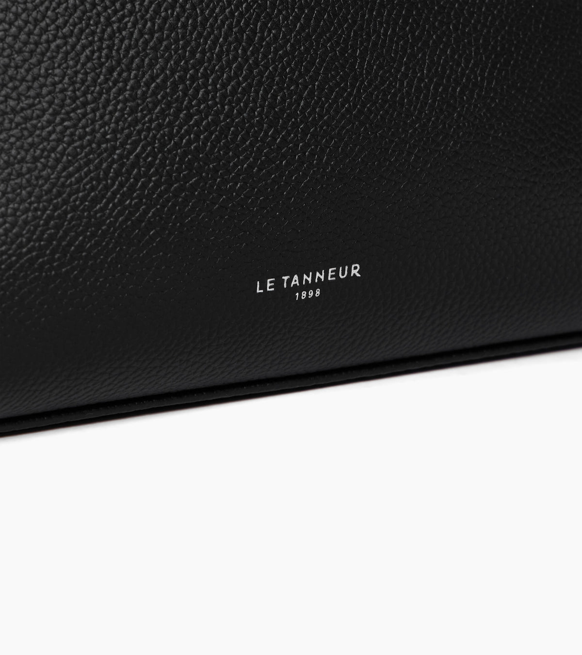 Half-moon toiletry bag in grained leather