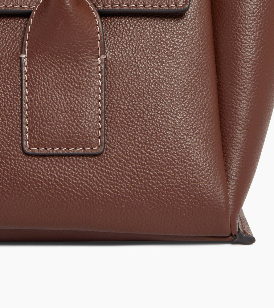 Sac cabas moyen modèle à rabat Elena en cuir grainé