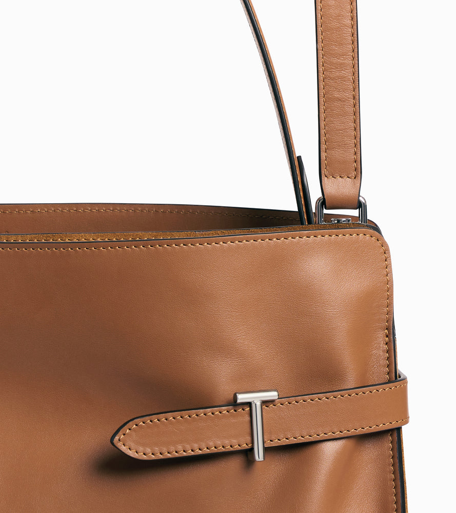 Sac porté épaule modèle maxi Emie en cuir lisse et refente de velours
