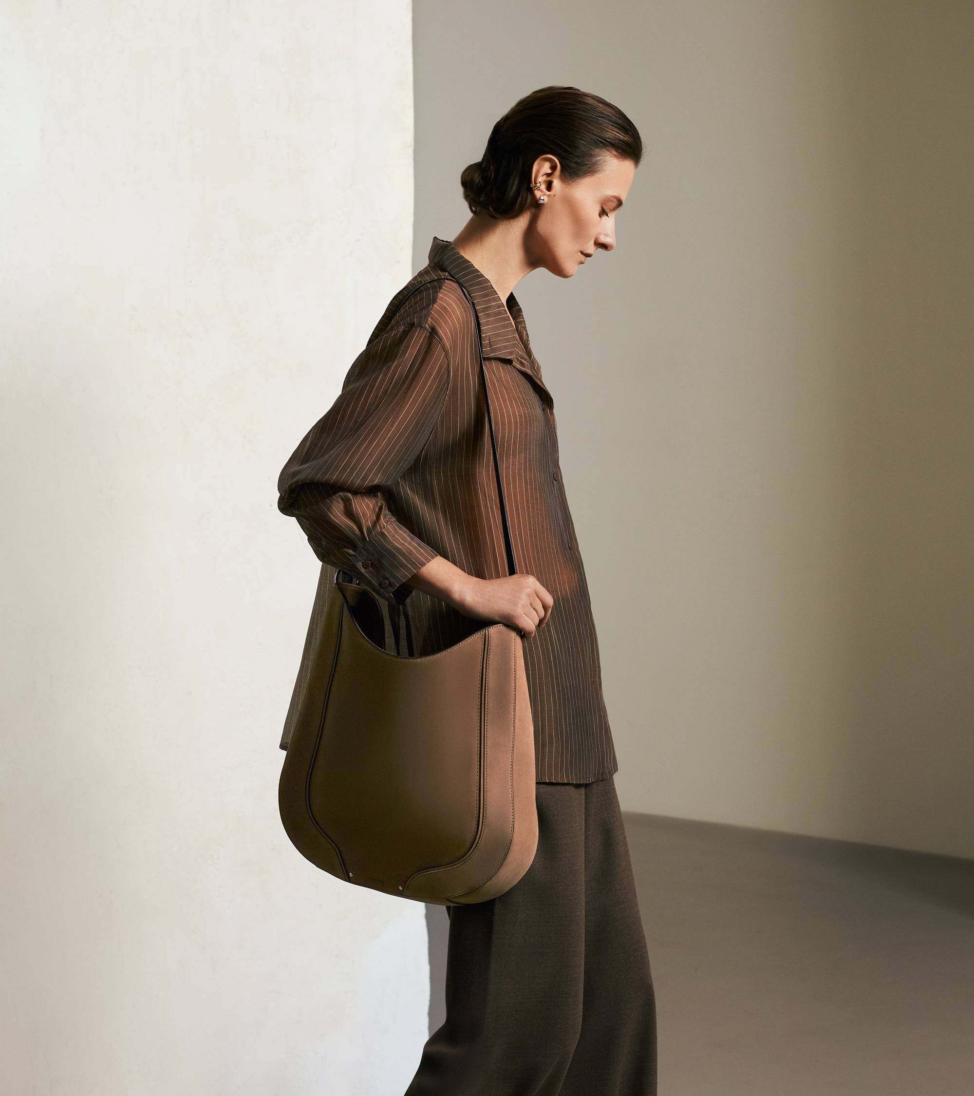 Sac hobo moyen modèle Ella en cuir lisse et nubuck